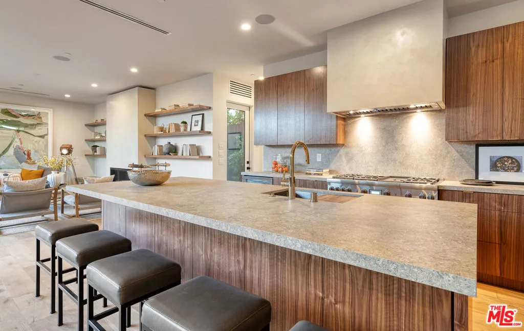 3985 Mclaughlin Avenue, Los Angeles, California 90066 home-pic-9